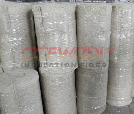 Stone wool blanket with wire mesh